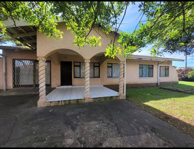 4 BEDROOM PROPERTY TO RENT IN UVONGO BEACH